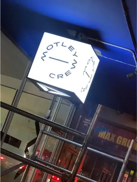 there is a sign that says hotel credit on the side of the building