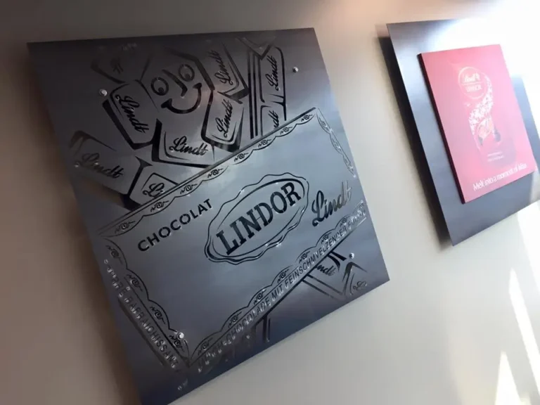 there are two framed pictures on the wall of a restaurant